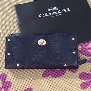 NWOT Coach Black Soft Leather Accordian Zip Turnlock Wallet